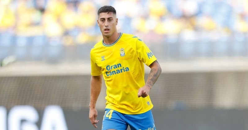 player wearing las palmas 2023-24 home shirt in yellow on pitch